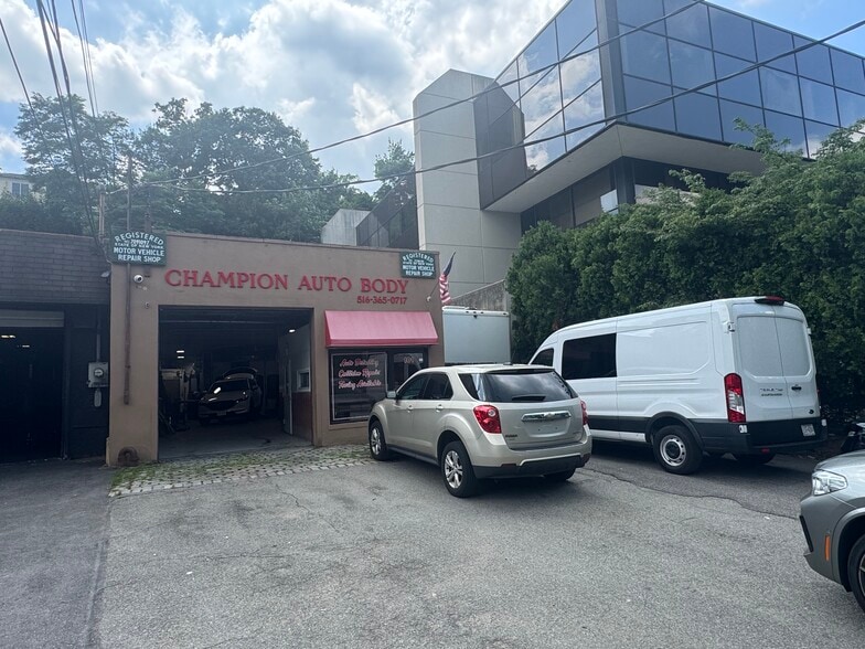 101 E Shore Rd, Manhasset, NY à louer - Photo de l’immeuble – Image 2 sur 12