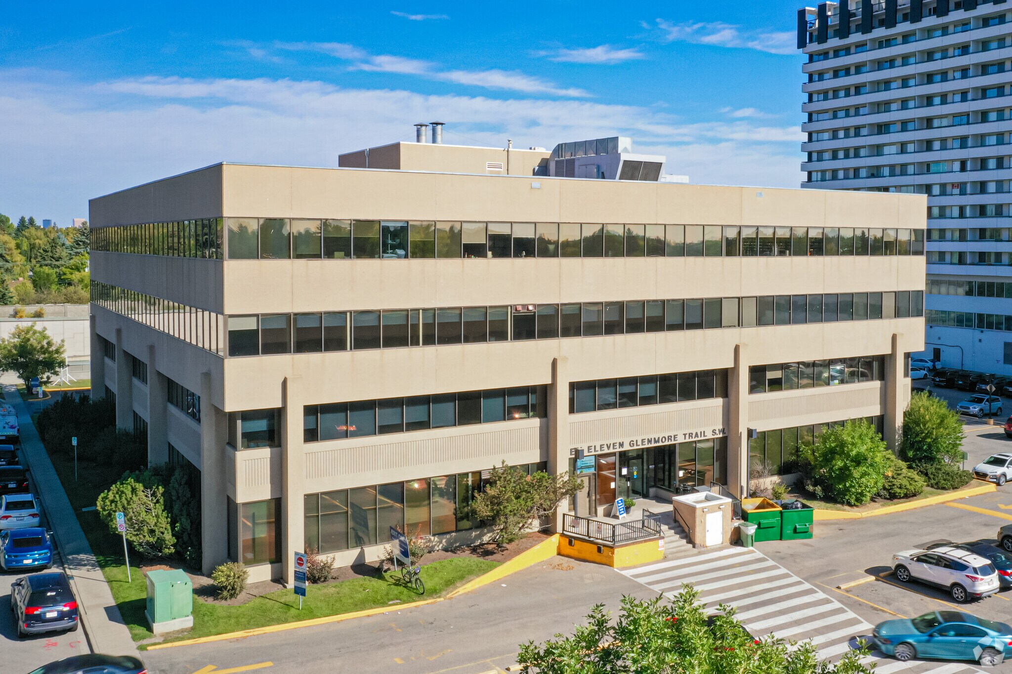 1011 Glenmore Trl SW, Calgary, AB à louer Photo de l’immeuble– Image 1 sur 10