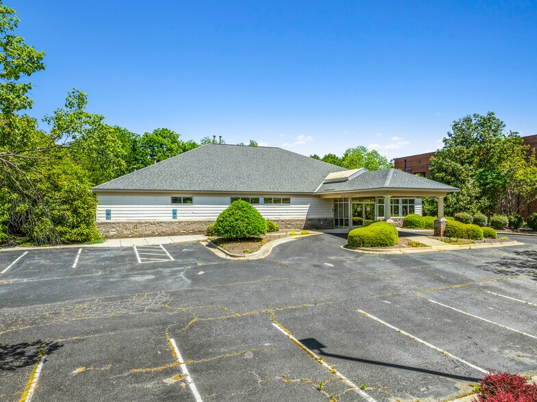 700 Sunset Ave, Asheboro, NC à louer - Photo de l’immeuble – Image 3 sur 15