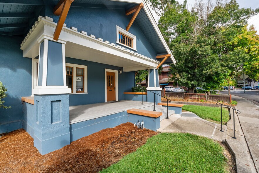 1313 College Ave, Santa Rosa, CA à vendre - Photo de l’immeuble – Image 2 sur 28