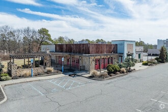 175-185 Morris Ave, Holtsville, NY à louer Photo de l’immeuble– Image 1 sur 2