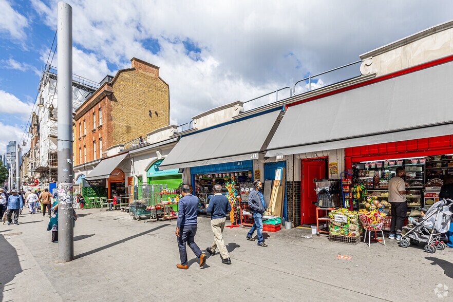 309 Whitechapel Rd, Londres à louer - Photo principale – Image 1 sur 2