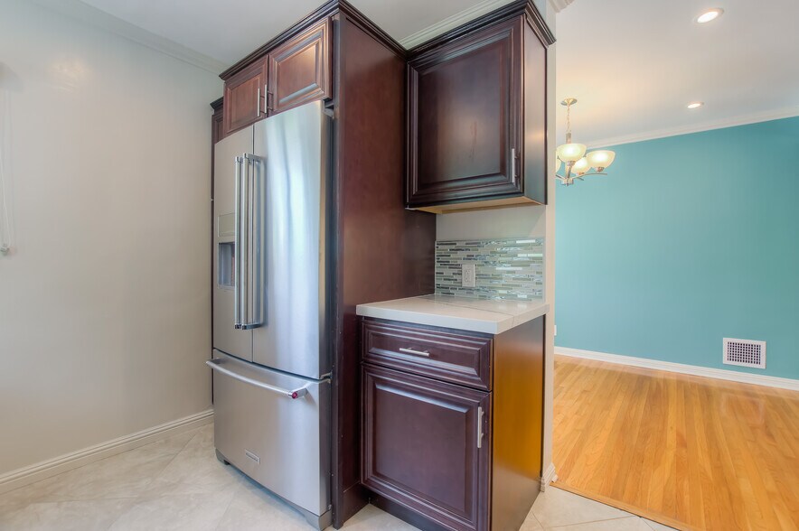 1301 S Beverly Glen Blvd, Los Angeles, CA à vendre - Photo de l’immeuble – Image 3 sur 10