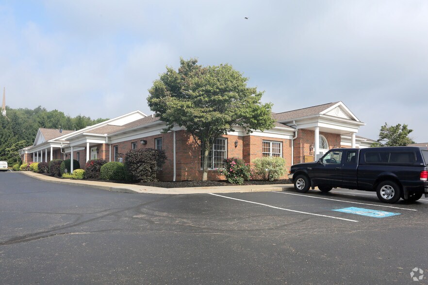 6215-6243 Frank Ave, North Canton, OH à vendre - Photo de l’immeuble – Image 2 sur 2