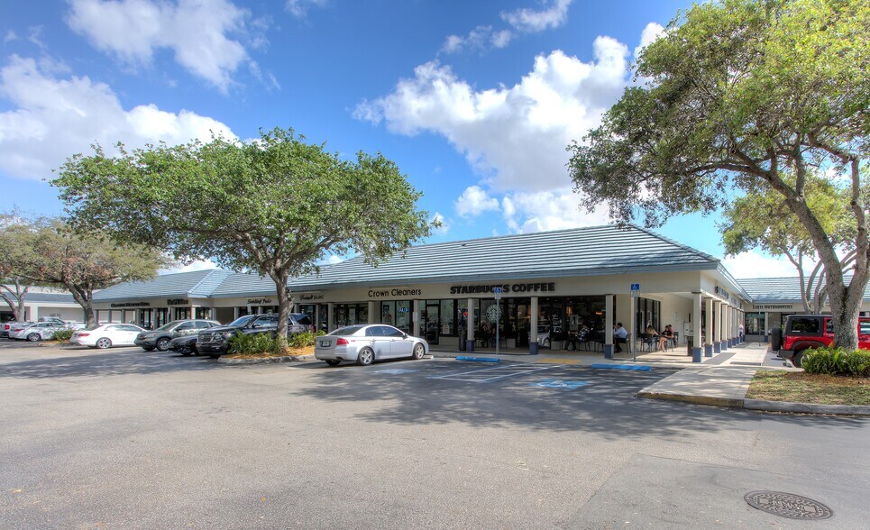 8000-8040 NW 154th St, Miami Lakes, FL à louer - Photo de l’immeuble – Image 3 sur 4