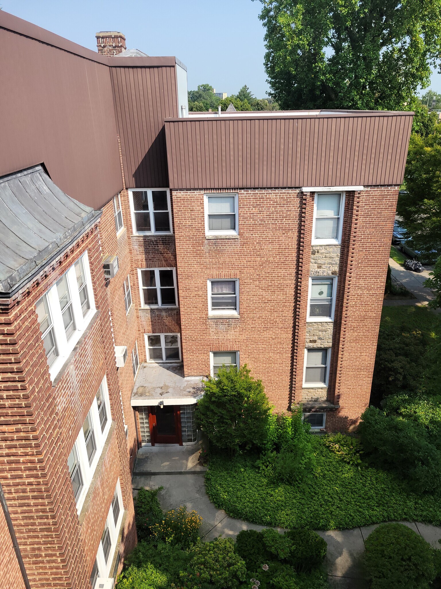 38-24 213th St, Bayside, NY à vendre Photo de l’immeuble– Image 1 sur 9
