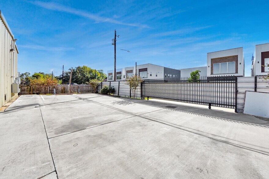 6549 W Tidwell Rd, Houston, TX à louer - Photo de l’immeuble – Image 3 sur 22