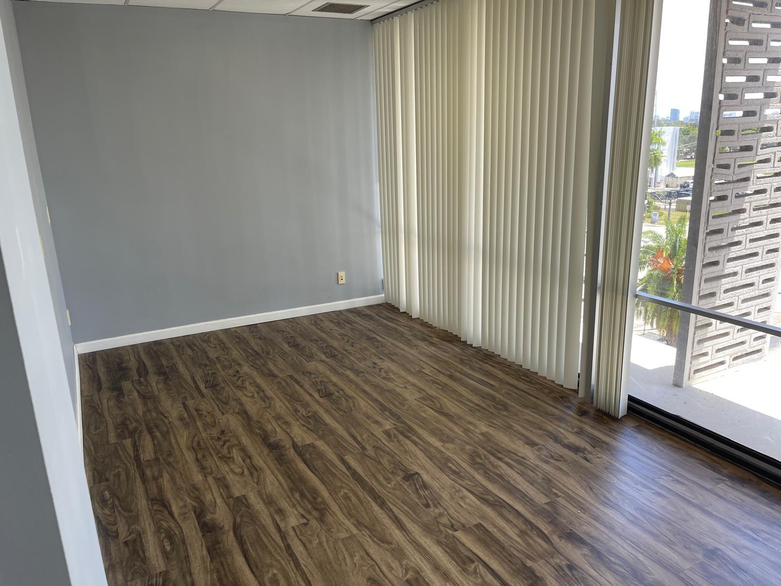 3325 Hollywood Blvd, Hollywood, FL à louer Photo intérieure– Image 1 sur 4