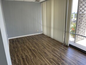 3325 Hollywood Blvd, Hollywood, FL à louer Photo intérieure– Image 1 sur 4