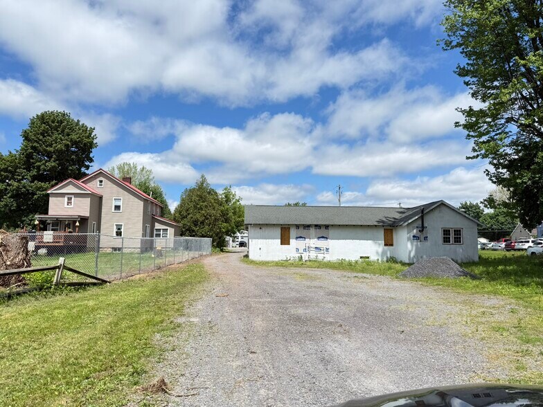 984 Waterloo Geneva Rd, Waterloo, NY à vendre - Photo de l’immeuble – Image 3 sur 12