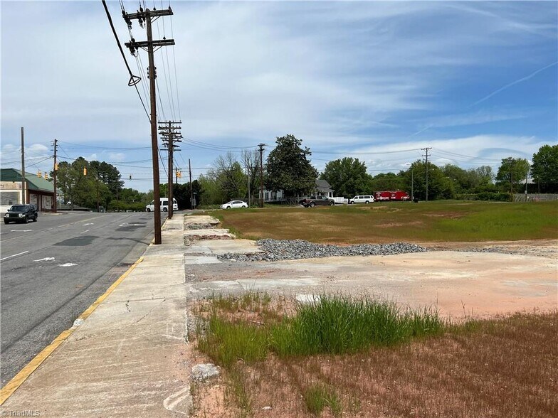 455 Franklin St, Mount Airy, NC à vendre - Photo de l’immeuble – Image 2 sur 9