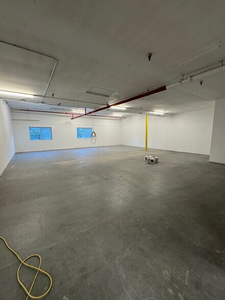 12715 Miller Rd NE, Bainbridge Island, WA à louer - Photo de l’immeuble – Image 3 sur 7