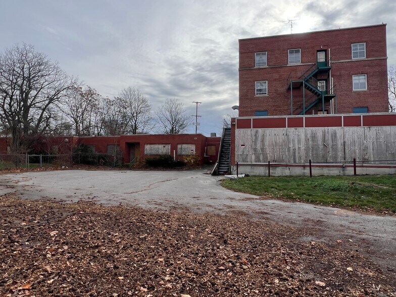 120 N Locust St, Adrian, MI à vendre - Photo de l’immeuble – Image 3 sur 4