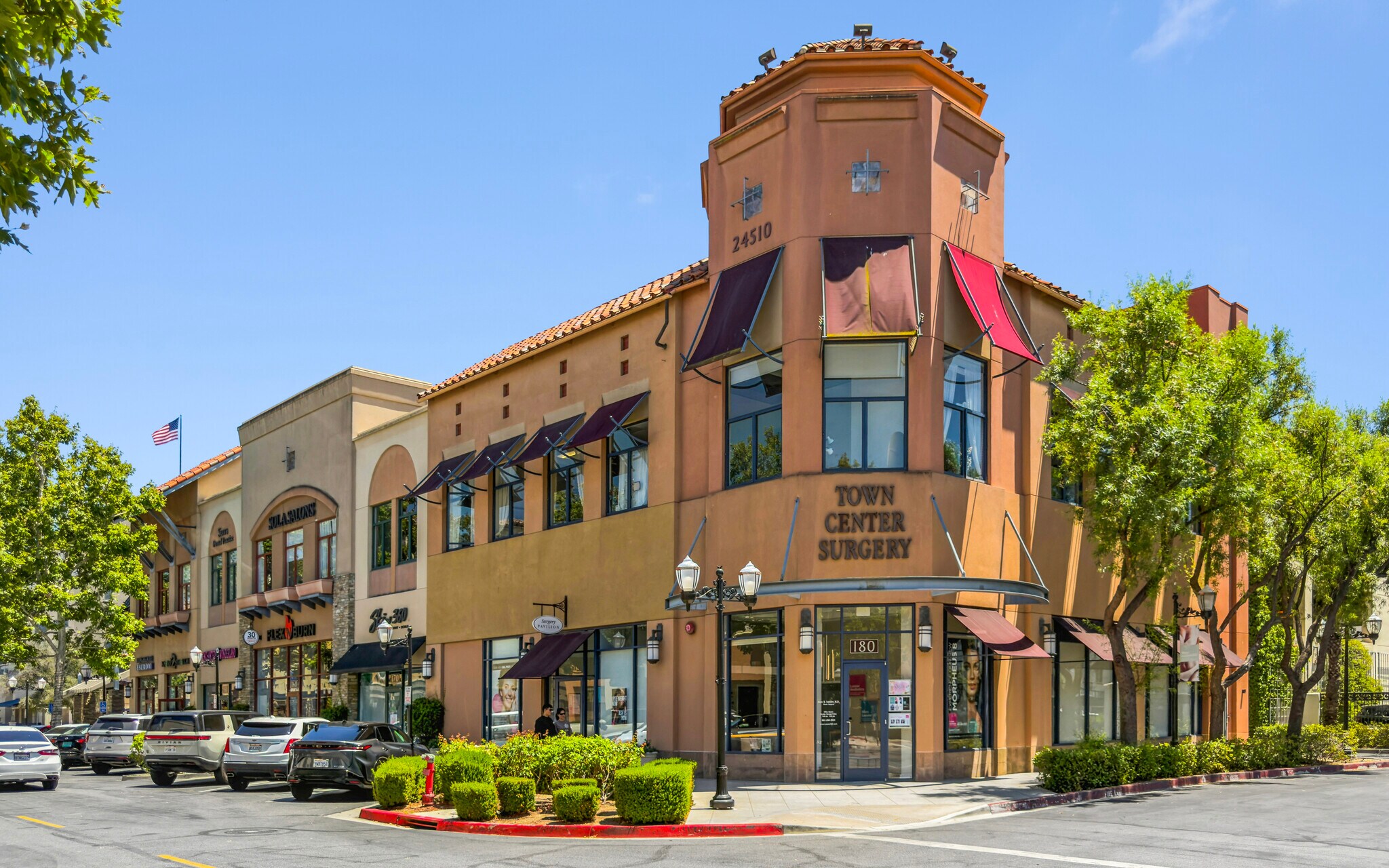 24510 Town Center Dr, Valencia, CA à vendre Photo de l’immeuble– Image 1 sur 30