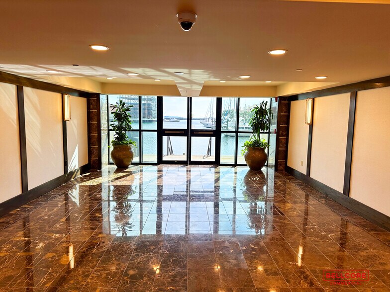 25 W Cedar St, Pensacola, FL à vendre - Photo intérieure – Image 2 sur 9
