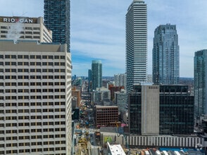 1 Eglinton Ave E, Toronto, ON - VUE AÉRIENNE  vue de carte