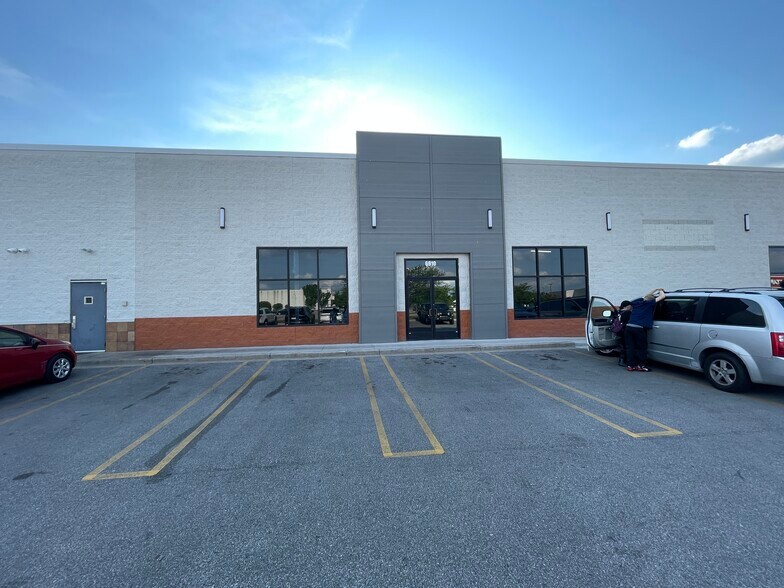 6914 Eastman Ave, Midland, MI à louer - Photo de l’immeuble – Image 2 sur 16