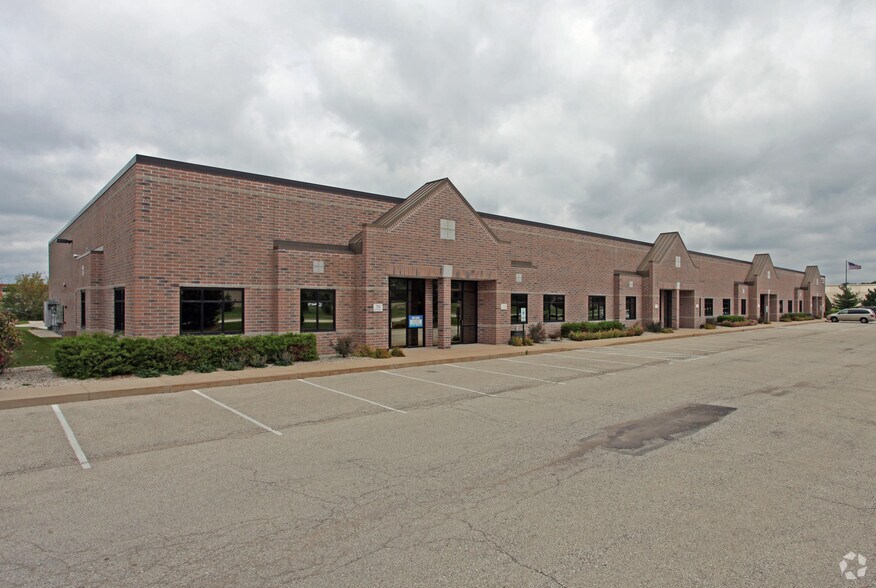 700-714 Rose Dr, Hartland, WI à louer - Photo de l’immeuble – Image 3 sur 3