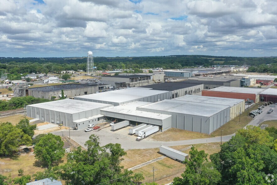 15011 Dawson Dr, Dade City, FL à louer - Photo principale – Image 1 sur 9