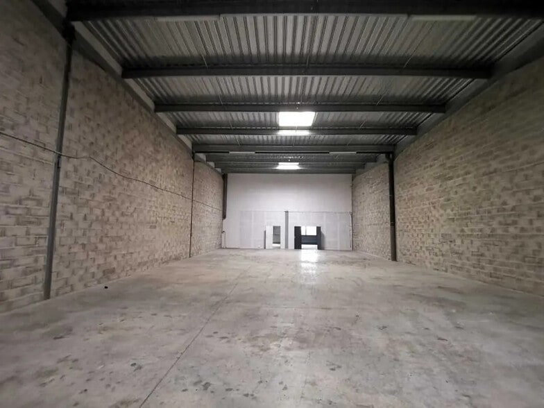 Local d’activités dans Lisses à louer - Photo de l’immeuble – Image 2 sur 8