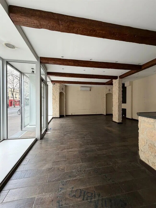 Plus de détails pour Local commercial à louer