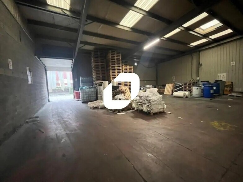 Local d’activités dans Balinghem à louer - Photo de l’immeuble – Image 3 sur 7