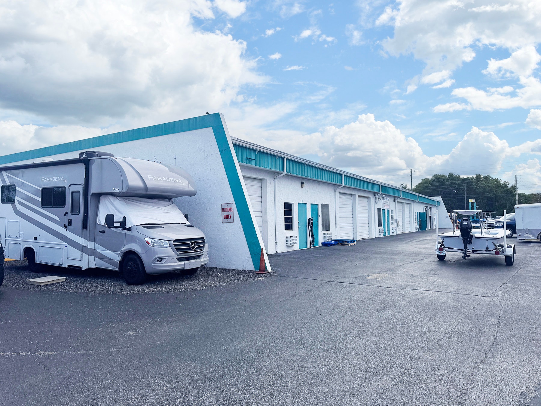 900-920 NE Industrial Blvd, Jensen Beach, FL à louer Photo principale– Image 1 sur 7