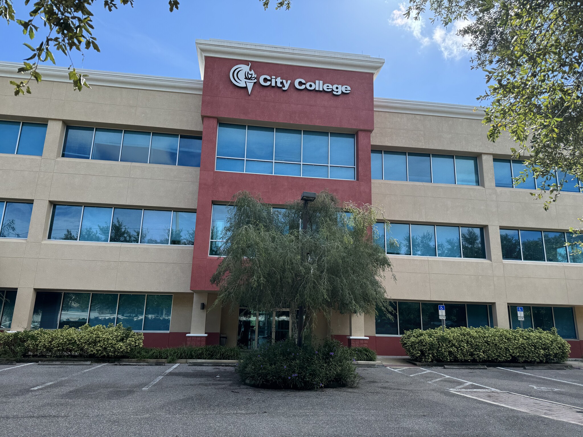 177 Montgomery Rd, Altamonte Springs, FL à vendre Photo de l’immeuble– Image 1 sur 15