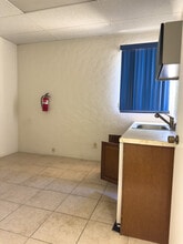 73111 El Paseo Dr, Palm Desert, CA à louer Photo intérieure– Image 2 sur 6