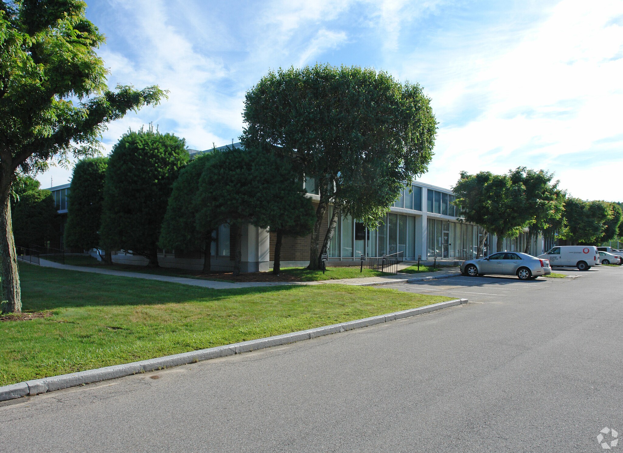 6 Westchester Plz, Elmsford, NY à louer Photo principale– Image 1 sur 7