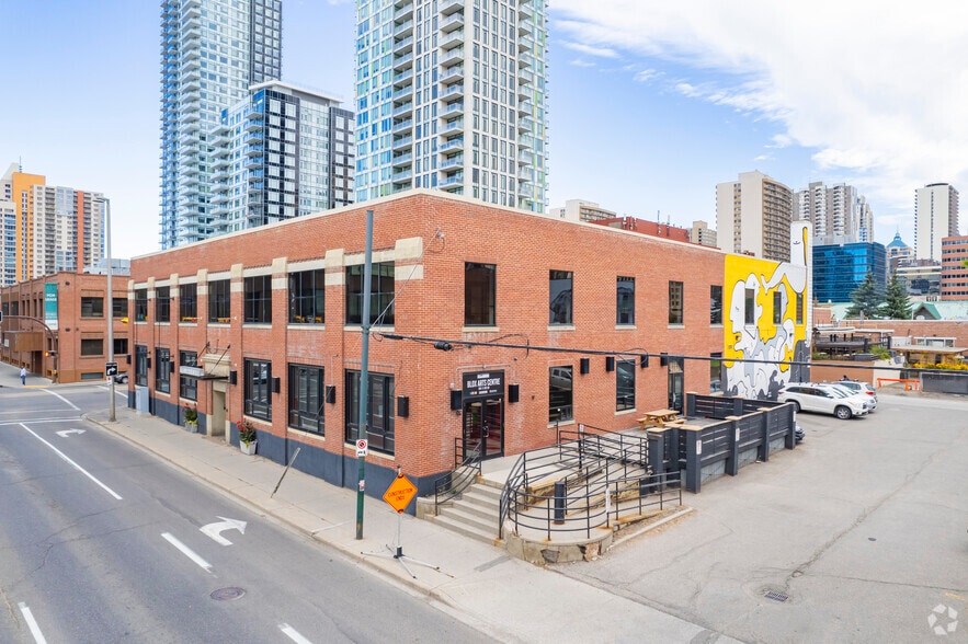 838 11 Av SW, Calgary, AB à louer - Photo principale – Image 1 sur 11