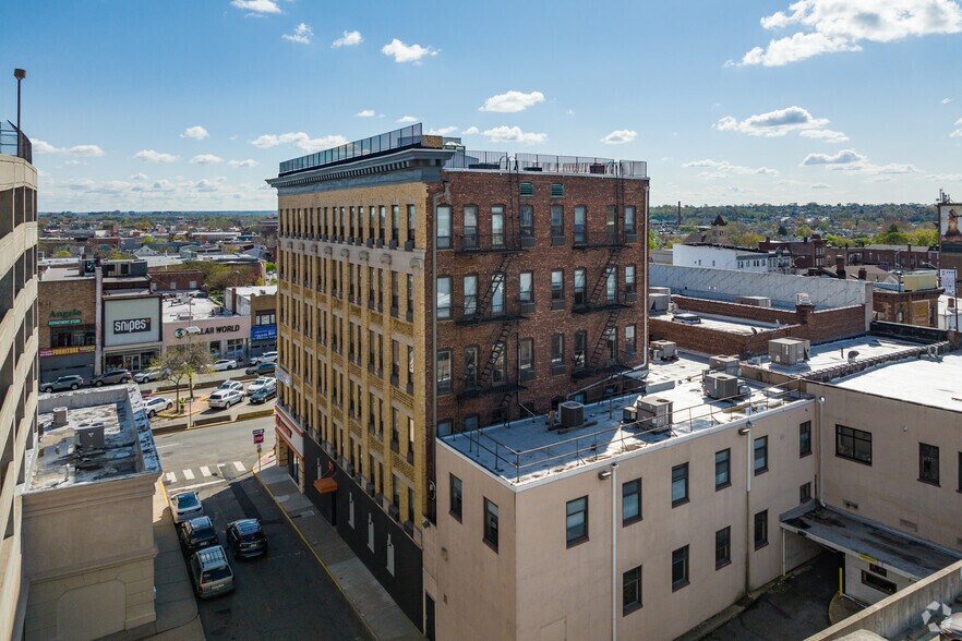 625 Main Ave, Passaic, NJ à louer - Photo de l’immeuble – Image 2 sur 4