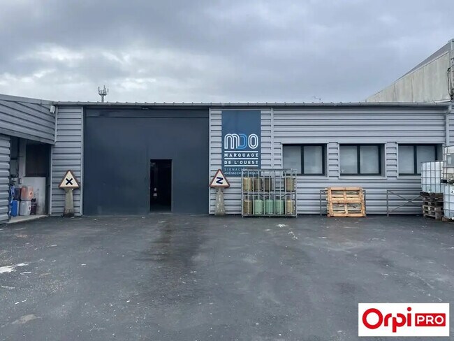 Plus de détails pour Local d'activités à louer