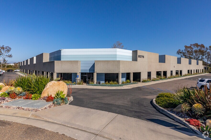 2075 Corte del Nogal, Carlsbad, CA à louer - Photo de l’immeuble – Image 2 sur 7