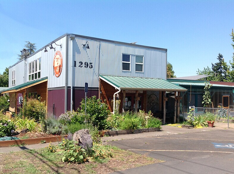1244 W 17th Ave, Eugene, OR à vendre - Photo de l’immeuble – Image 1 sur 15