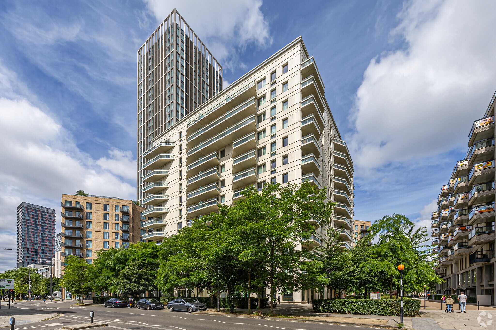 4 Liberty Bridge Rd, Londres à louer Photo principale– Image 1 sur 11