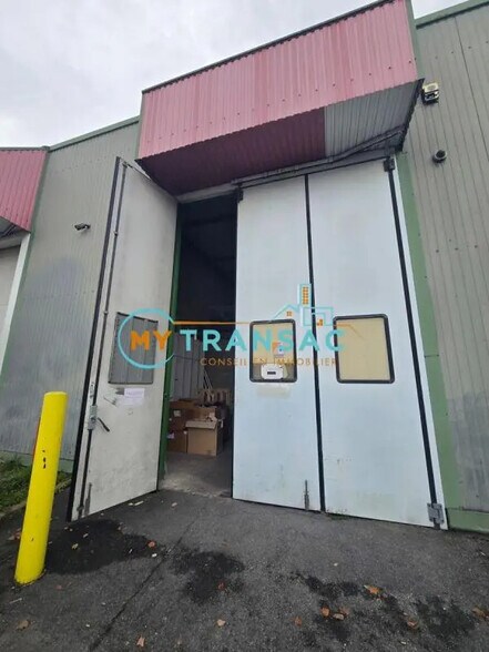 Industriel/Logistique dans Saint-Thibault-des-Vignes à vendre - Photo de l’immeuble – Image 2 sur 17