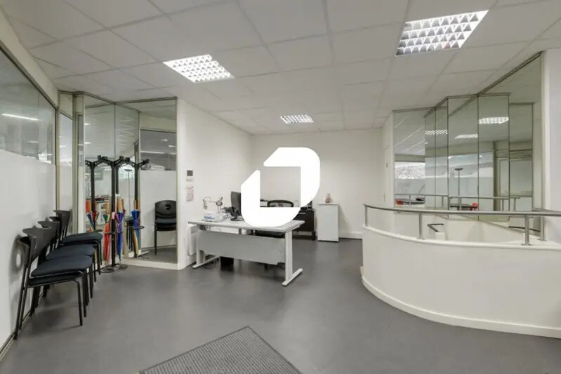 Bureau dans Paris à louer - Photo de l’immeuble – Image 2 sur 16