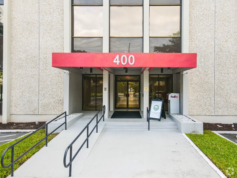400 N Congress Ave, West Palm Beach, FL à louer - Photo de l’immeuble – Image 3 sur 8