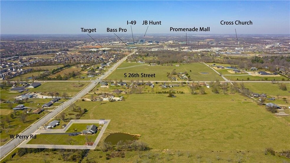 2449 W Perry Rd, Rogers, AR à vendre - Photo principale – Image 1 sur 9
