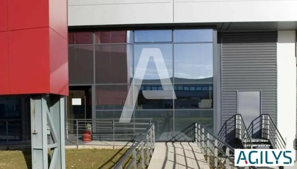Industriel/Logistique dans à louer - Photo de l’immeuble – Image 2 sur 10
