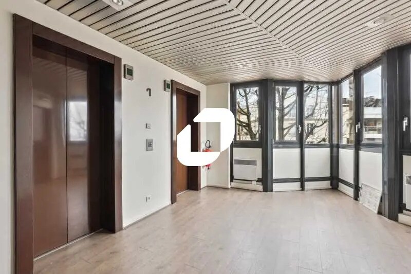 Bureau dans Garches à louer - Photo de l’immeuble – Image 2 sur 12