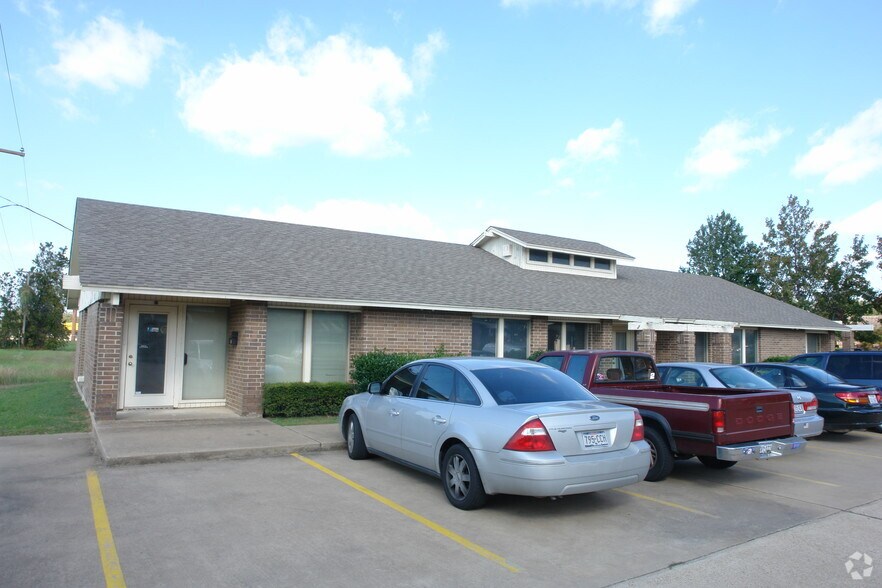 2214 Michigan Ave, Arlington, TX à vendre - Photo de l’immeuble – Image 3 sur 4