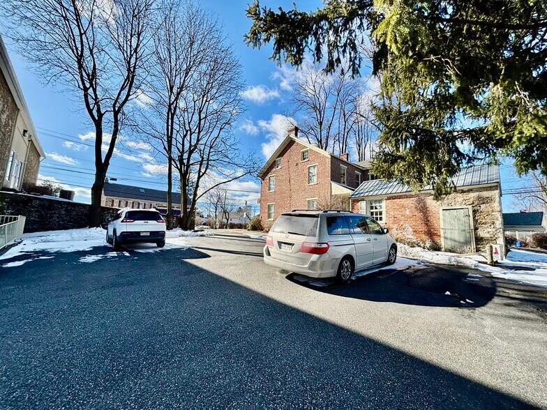 5412 Shimerville Rd, Emmaus, PA à louer - Photo de l’immeuble – Image 3 sur 26