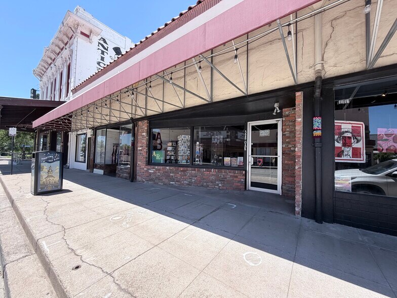328-340 Oak St, Red Bluff, CA à vendre - Photo de l’immeuble – Image 3 sur 19