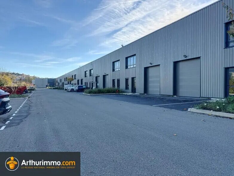 Local commercial dans Bourgoin-Jallieu à louer - Photo de l’immeuble – Image 3 sur 9