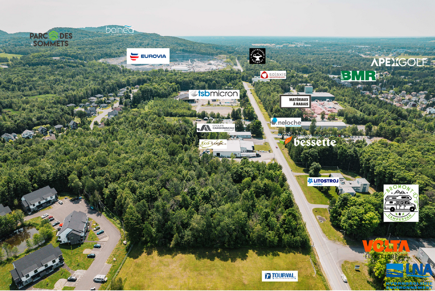 est Rue du Pacifique, Bromont, QC à vendre - Photo de l’immeuble – Image 2 sur 2
