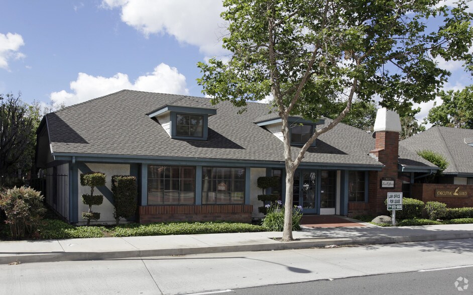 1820 E 17th St, Santa Ana, CA à vendre - Photo de l’immeuble – Image 1 sur 5