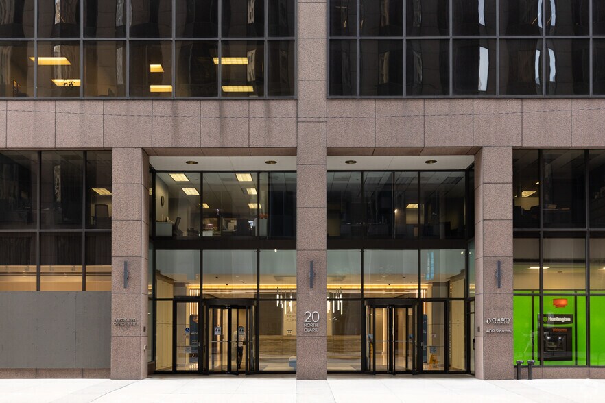 20 N Clark St, Chicago, IL à louer - Photo de l’immeuble – Image 3 sur 13