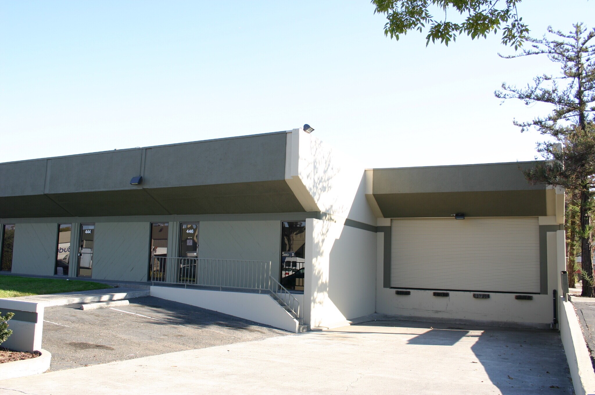 442-446 Nelo St, Santa Clara, CA à louer Photo de l’immeuble– Image 1 sur 2